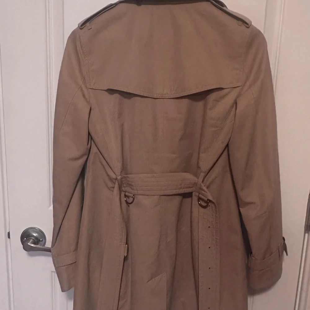 Authentic Burberry Kensington Heritage Trench Coat - Picture 3 of 9